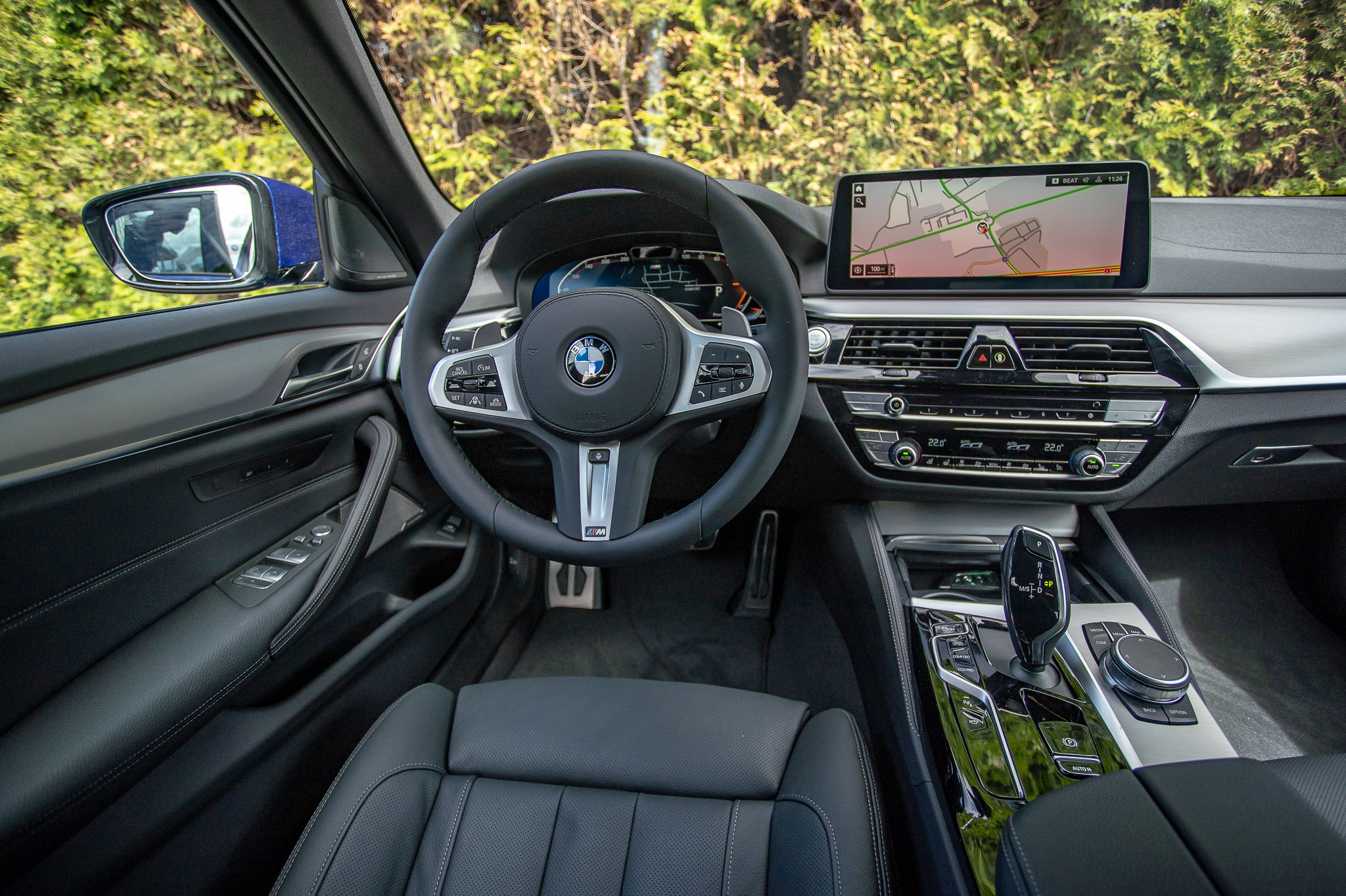 BMW 540i xDrive M-paket sedan | nové auto | skladem | od autorizovaného prodejce | super cena | max výbava | online nákup | online prodej | autoibuy.com